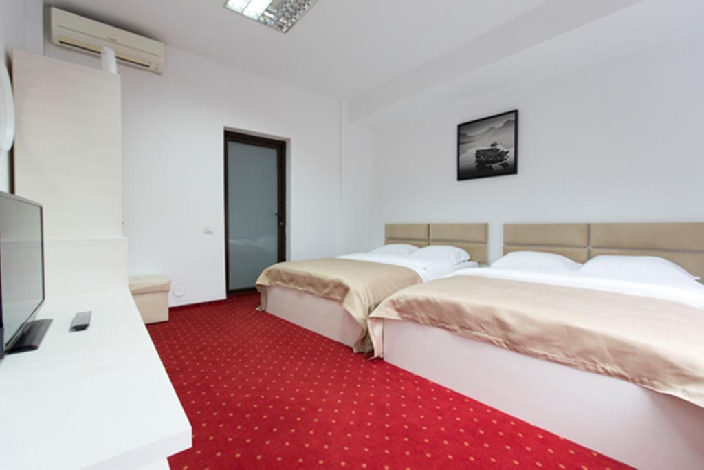 بوخارست Hotel Thomas الغرفة الصورة